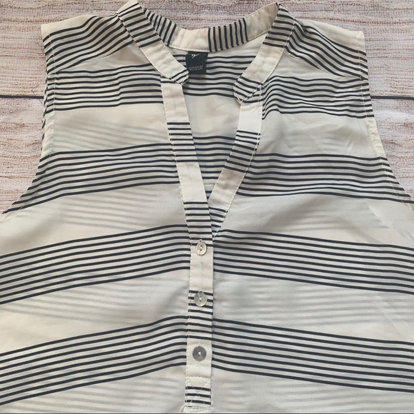 Windsor// striped blouse size small - Picture 2 of 5